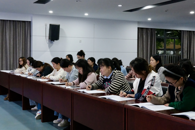 与会教师认真聆听.png 与会教师认真聆听.png