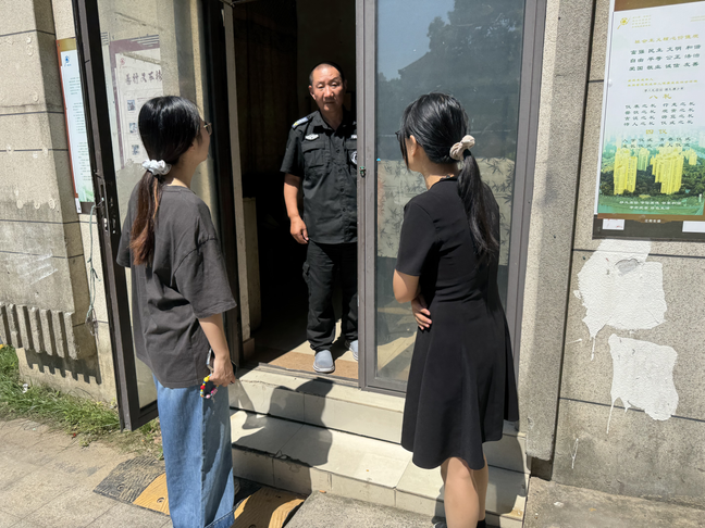 小组成员走访小区和培训机构.png 小组成员走访小区和培训机构.png