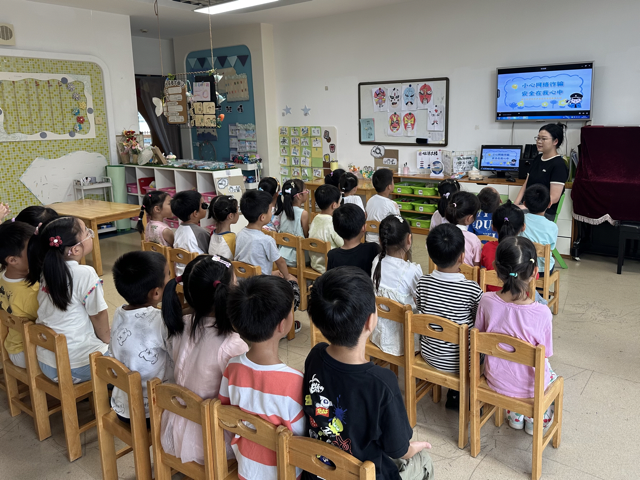 教师开展网络安全教育.png 教师开展网络安全教育.png