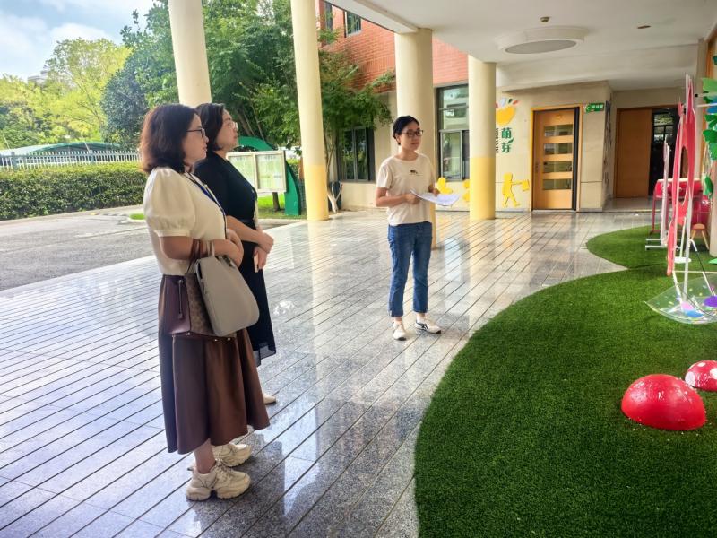 督学组走访校园环境.jpeg 督学组走访校园环境.jpeg